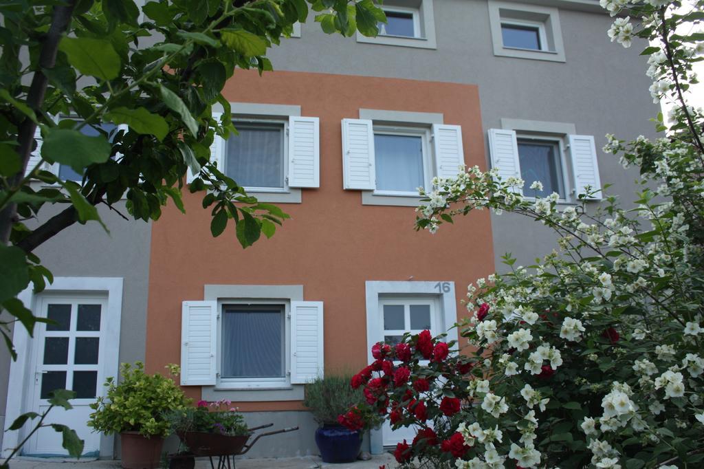 Orange Cube Apartment Rijeka Oda fotoğraf