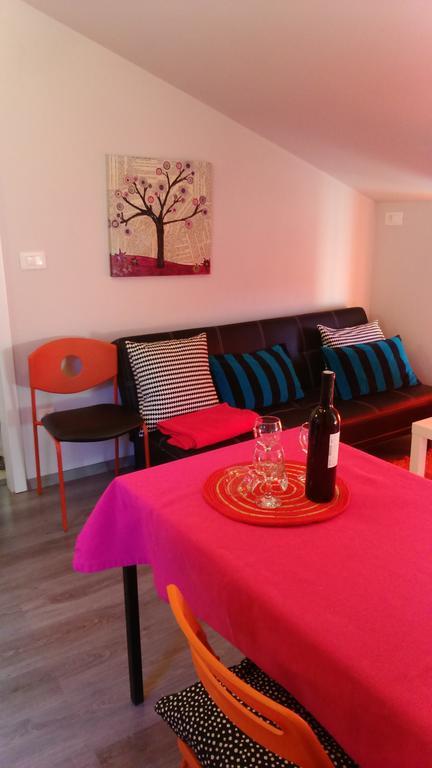 Orange Cube Apartment Rijeka Oda fotoğraf